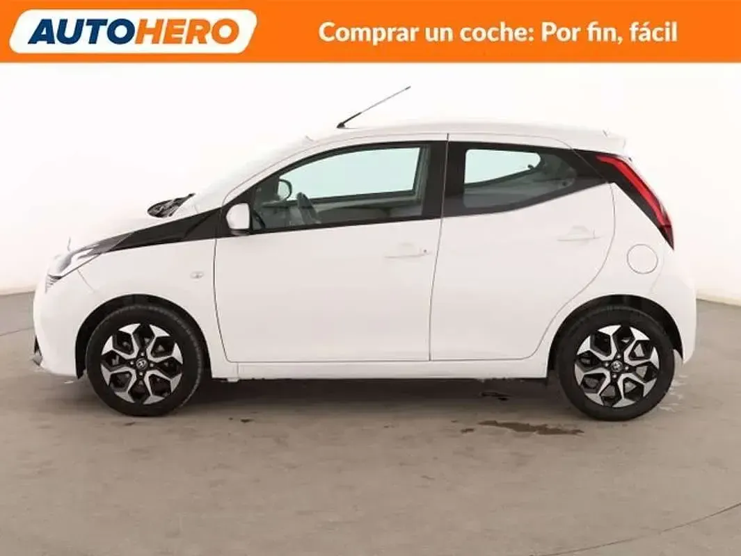 Usado Toyota Aygo Play 72 CV (52 kW) 2021 Blanco Utilitario
