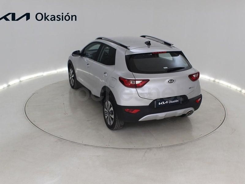 Usado Kia Stonic 84 CV (61 kW) 2022 Gris / plata SUV