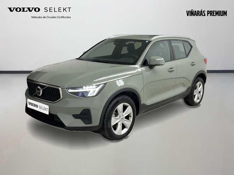 Verde Usado 2025 Volvo XC40 Core SUV | 33.990 € - Imagen 1/4
