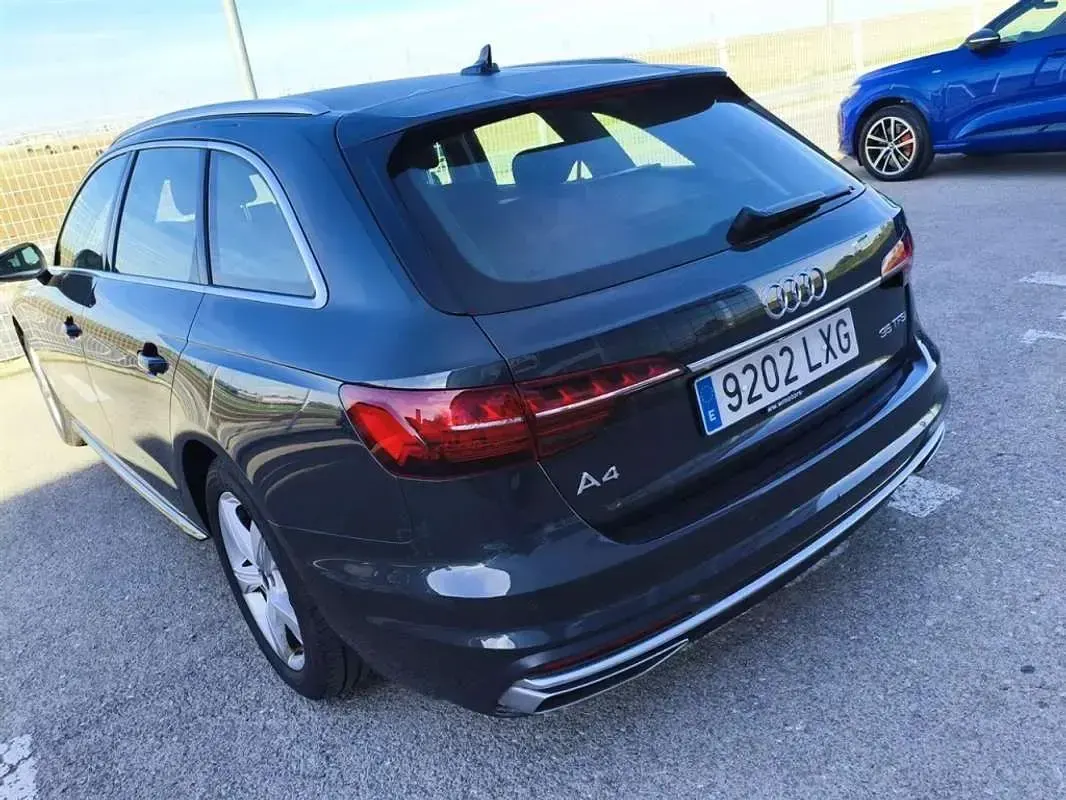 Usado Audi A4 Advanced 150 CV (110 kW) 2022 Gris Familiar