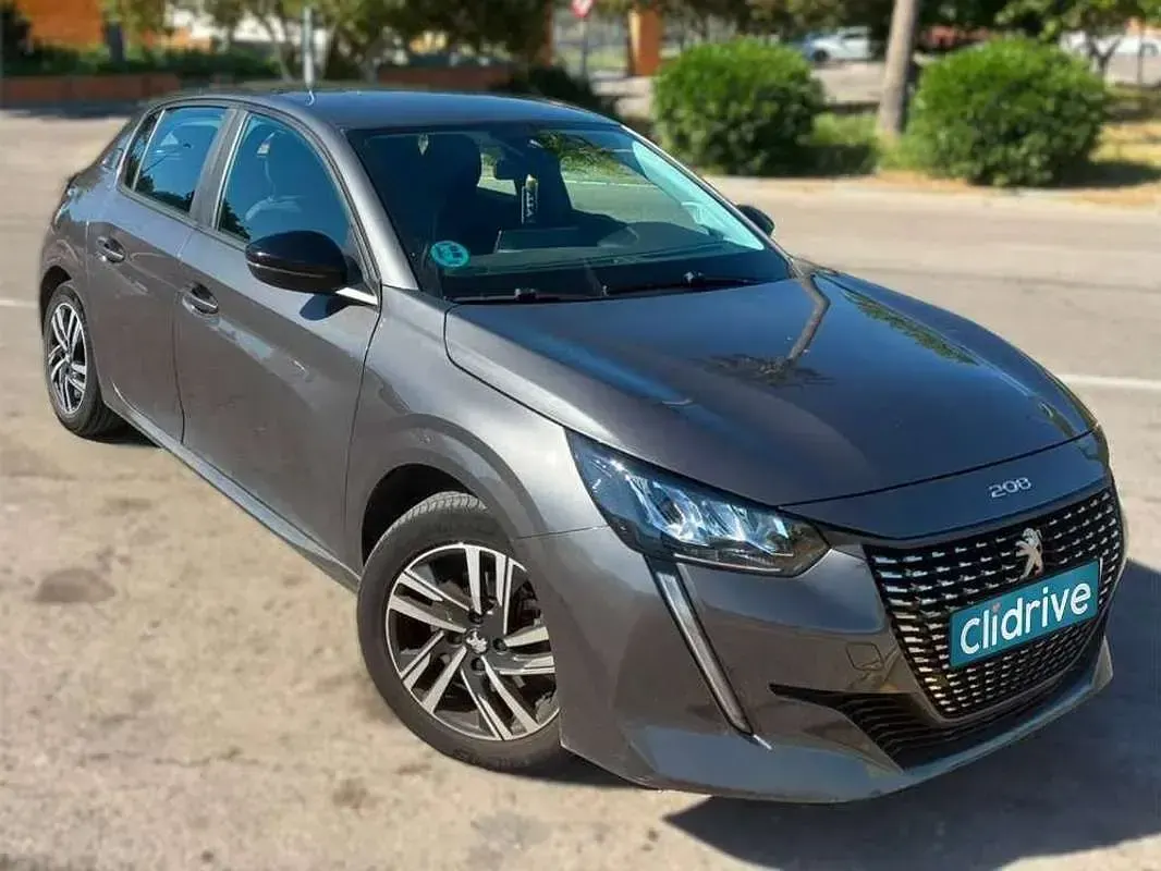 Usado Peugeot 208 Active 102 CV (75 kW) 2023 Gris Utilitario