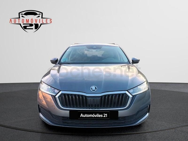 Usado Skoda Octavia Active 115 CV (84 kW) 2022 Gris Familiar