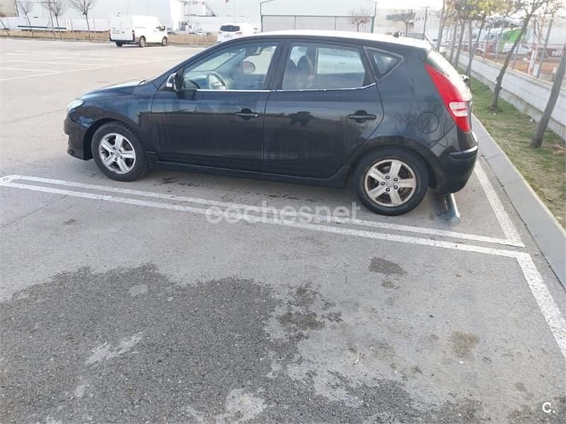 Negro Usado 2010 Hyundai i30 Comfort Berlina | 2100 € (Super precio) - Imagen 1/4
