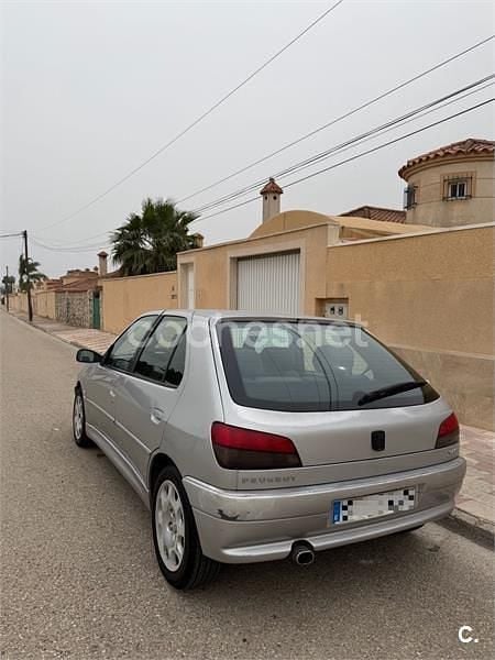 Usado Peugeot 306 90 CV (66 kW) 2001 Gris / plata Berlina