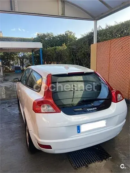 Usado Volvo C30 Momentum 100 CV (73 kW) 2007 Blanco Utilitario