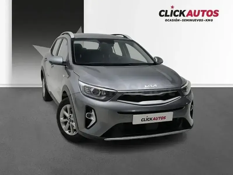 Usado Kia Stonic 79 CV (58 kW) 2025 Gris / plata SUV