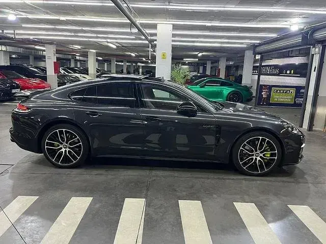 Usado Porsche Panamera 462 CV (339 kW) 2020 Gris Familiar