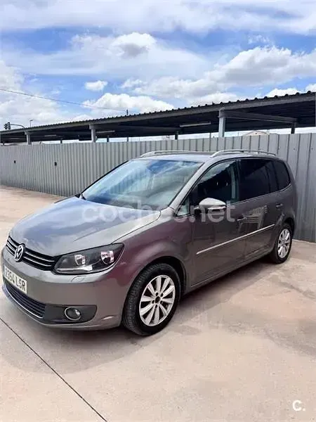 Usado VW Touran Advance 105 CV (77 kW) 2011 Gris / plata Monovolumen