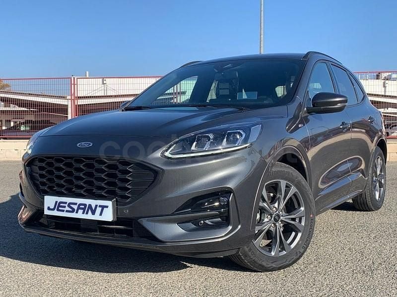 Usado Ford Kuga ST-Line 120 CV (88 kW) 2022 Gris / plata SUV