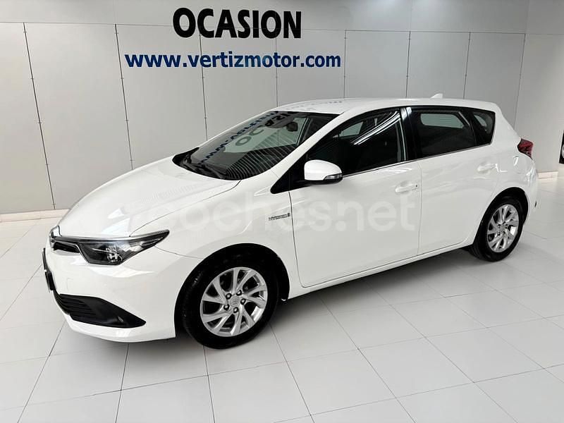 Usado Toyota Auris Hybrid Active 136 CV (100 kW) 2018 Blanco Berlina