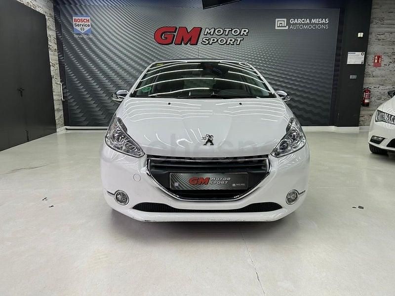 Usado Peugeot 208 Allure 120 CV (88 kW) 2015 Blanco Utilitario