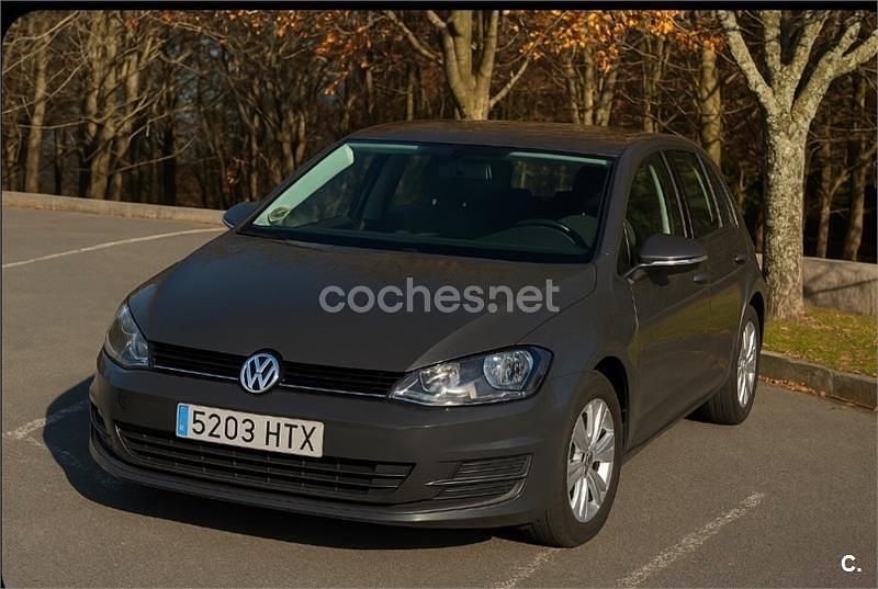 Usado VW Golf VII Advance 105 CV (77 kW) 2013 Gris / plata Berlina