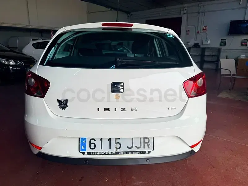 Usado Seat Ibiza Reference 90 CV (66 kW) 2015 Blanco Berlina