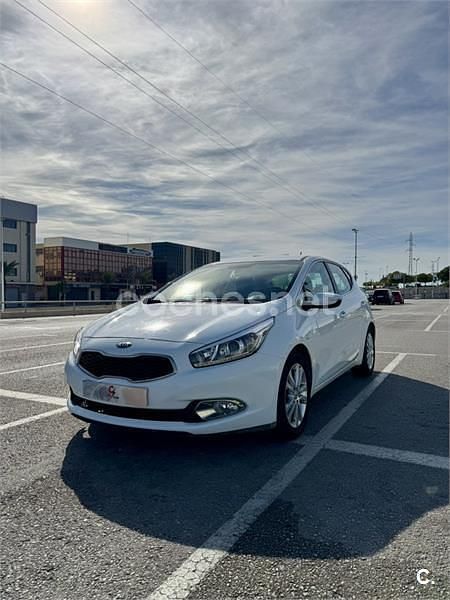 Blanco Usado 2013 Kia Ceed Utilitario | 8190 € (Super precio) - Imagen 1/4