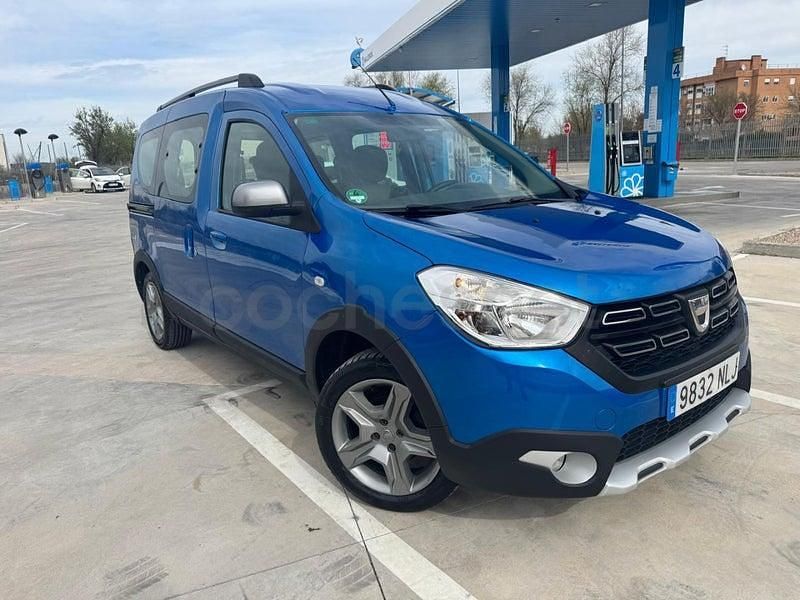 Usado Dacia Dokker Essentiel 102 CV (75 kW) 2019 Azul Monovolumen