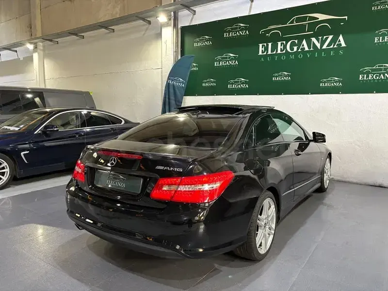 Usado Mercedes E220 170 CV (125 kW) 2012 Negro Coupe