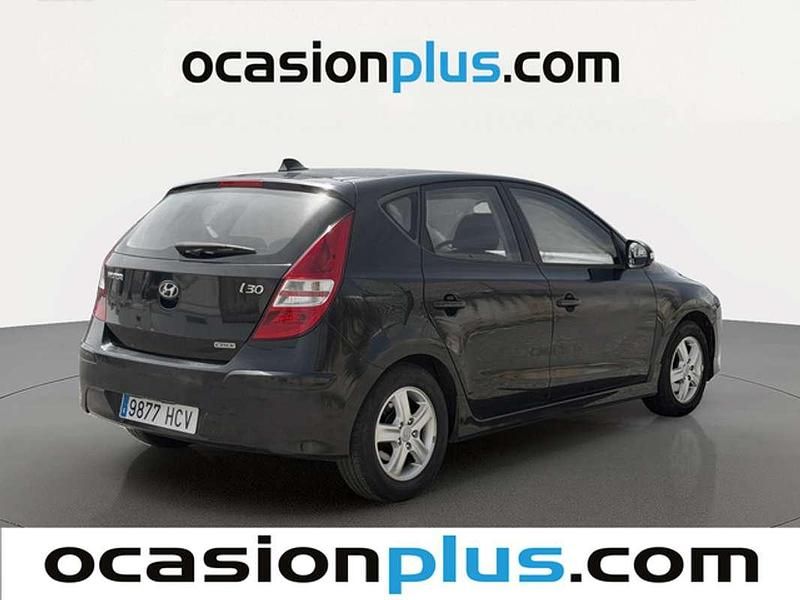 Usado Hyundai i30 Comfort 90 CV (66 kW) 2011 Negro Utilitario