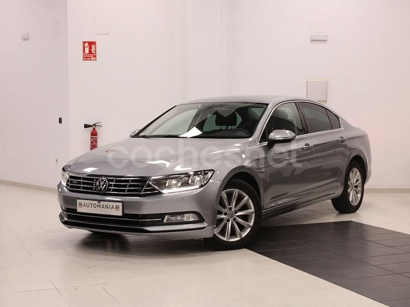 Usado VW Passat R-line 150 CV (110 kW) 2018 Gris / plata Berlina