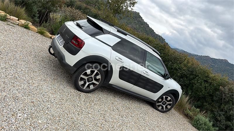 Usado Citroën C4 Cactus Feel 100 CV (73 kW) 2014 Blanco Utilitario