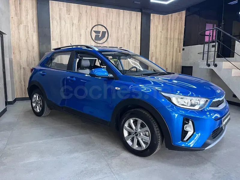 Usado Kia Stonic 100 CV (73 kW) 2023 Azul SUV