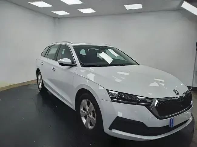 Usado Skoda Octavia 110 HP (80 kW) 2021 Branco Carrinha