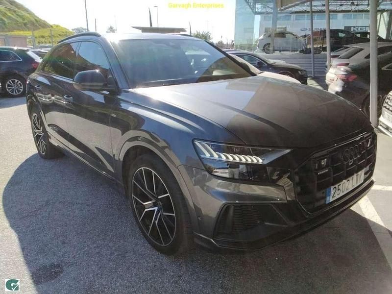 Usado Audi Q8 Ambiente 286 CV (210 kW) 2022 Gris / plata SUV