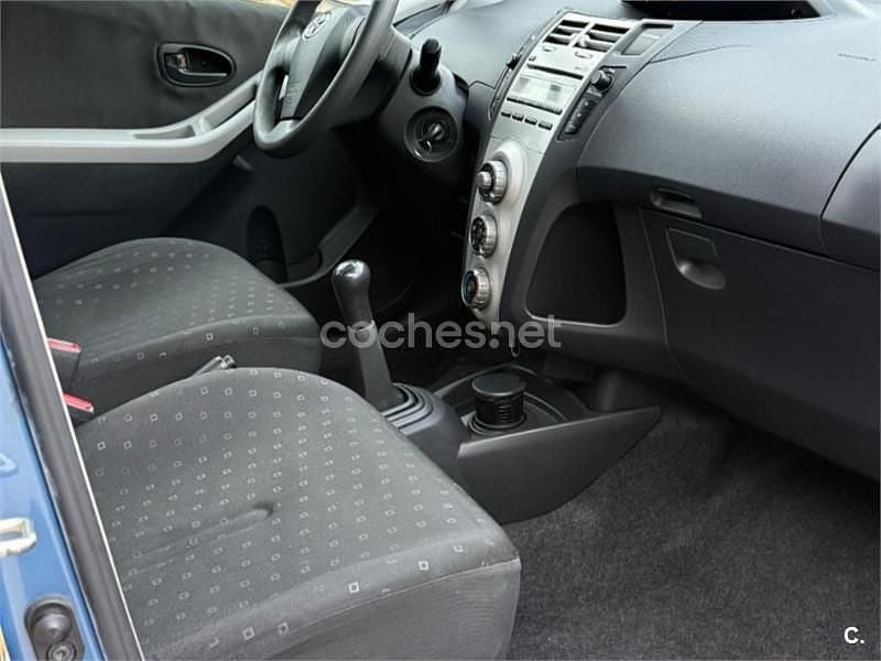 Usado Toyota Yaris 87 CV (63 kW) 2007 Azul Utilitario