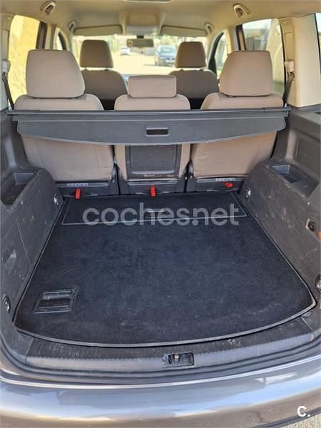 Usado VW Touran Highline 140 CV (102 kW) 2009 Gris / plata Monovolumen