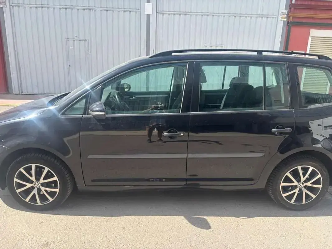 Usado VW Touran Advance 105 CV (77 kW) 2012 Negro Monovolumen