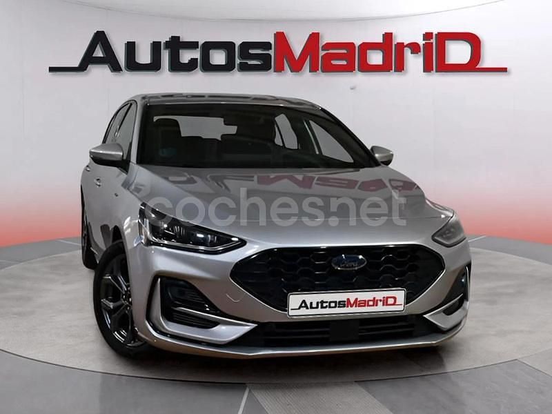 Gris / plata Usado 2023 Ford Focus ST-Line Berlina | 19.480 € (Un poco caro) - Imagen 1/4