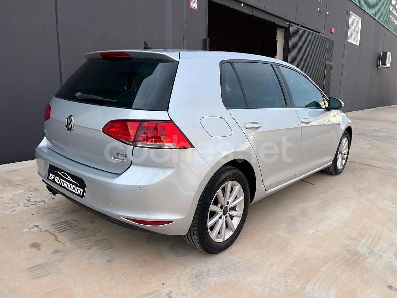 Usado VW Golf VII Advance 122 CV (89 kW) 2015 Gris / plata Berlina