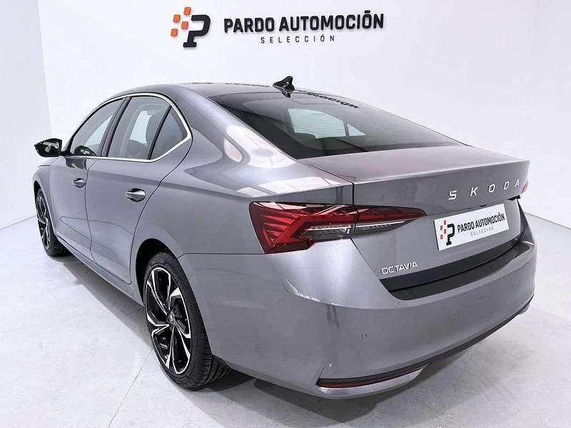 Usado Skoda Octavia Selection 150 CV (110 kW) 2025 Gris Utilitario
