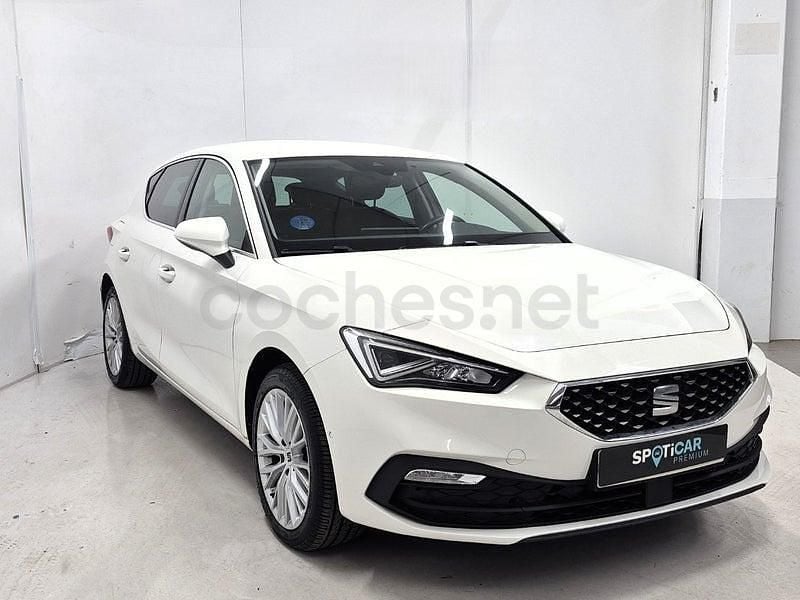Usado Seat Leon XCELLENCE 110 CV (80 kW) 2021 Blanco Berlina