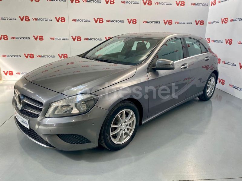 Gris / plata Usado 2015 Mercedes A180 Urban Berlina | 14.490 € (Precio justo) - Imagen 1/4