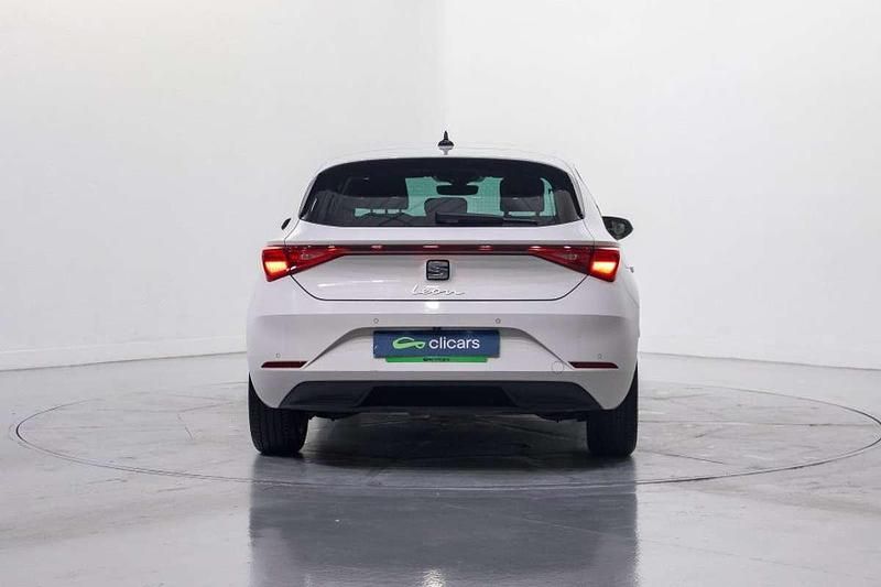 Usado Seat Leon Style 116 CV (85 kW) 2021 Blanco Utilitario