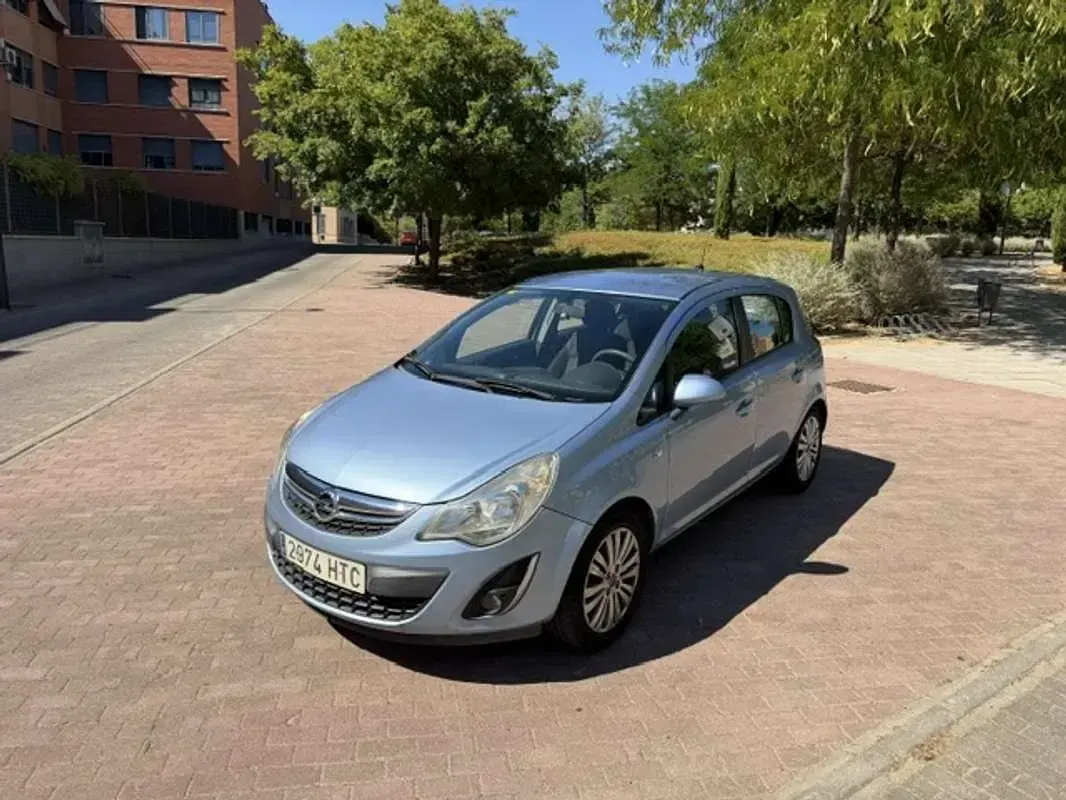 Usado Opel Corsa Selective 86 CV (63 kW) 2014 Azul Utilitario