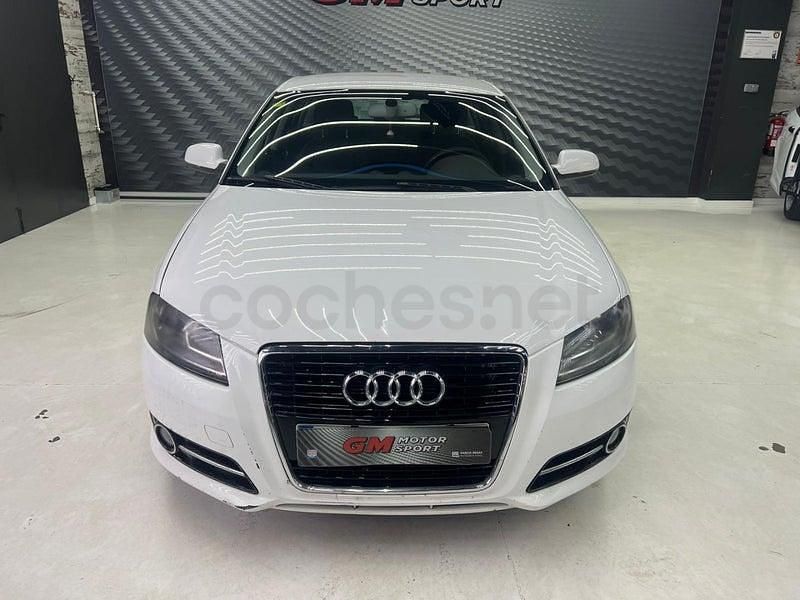 Usado Audi A3 Attraction 140 CV (102 kW) 2012 Blanco Berlina