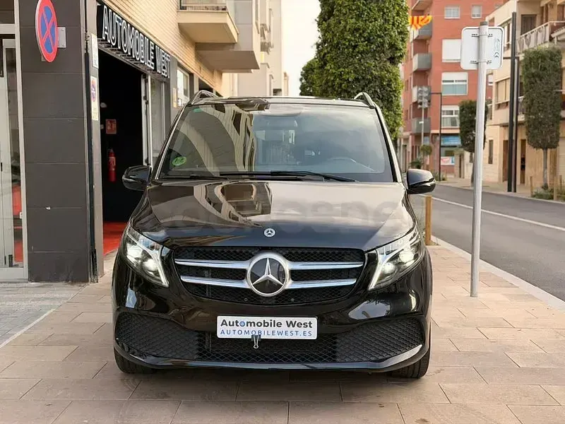 Usado Mercedes V300 239 CV (175 kW) 2024 Negro Monovolumen