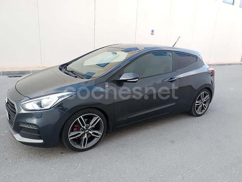 Usado Hyundai i30 Turbo 186 CV (136 kW) 2015 Gris / plata Berlina