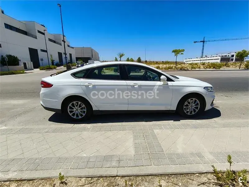 Usado Ford Mondeo Trend 150 CV (110 kW) 2020 Blanco Berlina