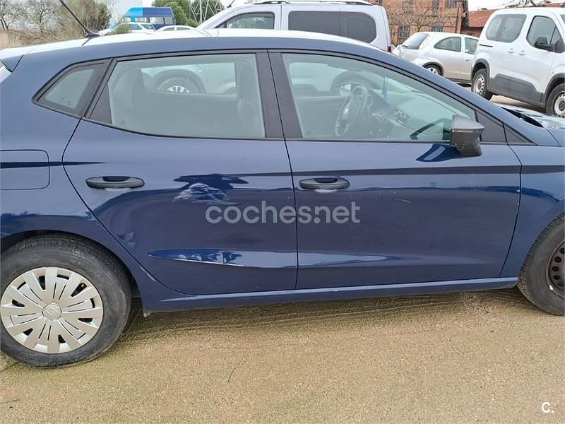 Usado Seat Ibiza Reference 95 CV (69 kW) 2019 Azul Utilitario