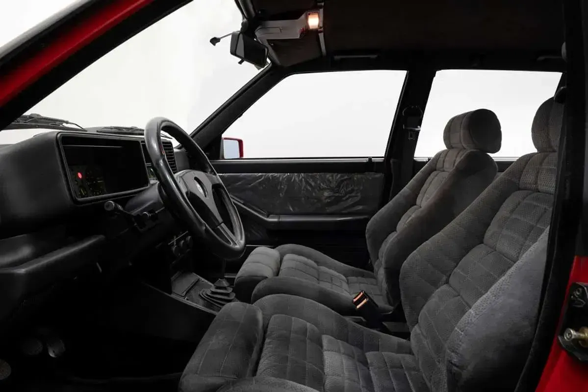 Usado Lancia Delta 200 CV (147 kW) 1992 Rojo Utilitario
