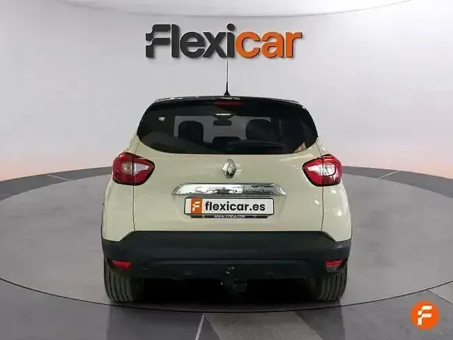 Usado Renault Captur Intens 120 CV (88 kW) 2016 Beige SUV