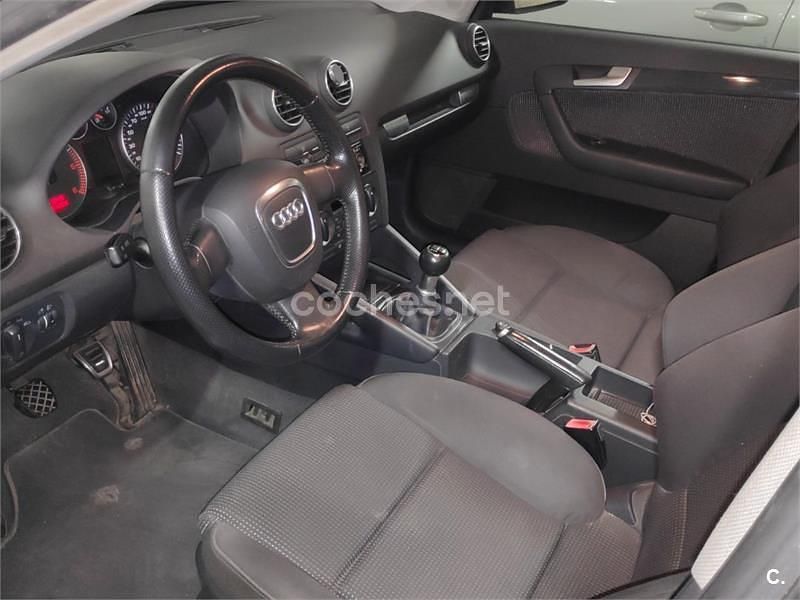 Usado Audi A3 Ambiente 140 CV (102 kW) 2005 Negro Utilitario