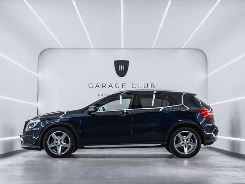 Usado Mercedes GLA200 AMG line 136 CV (100 kW) 2017 Azul SUV