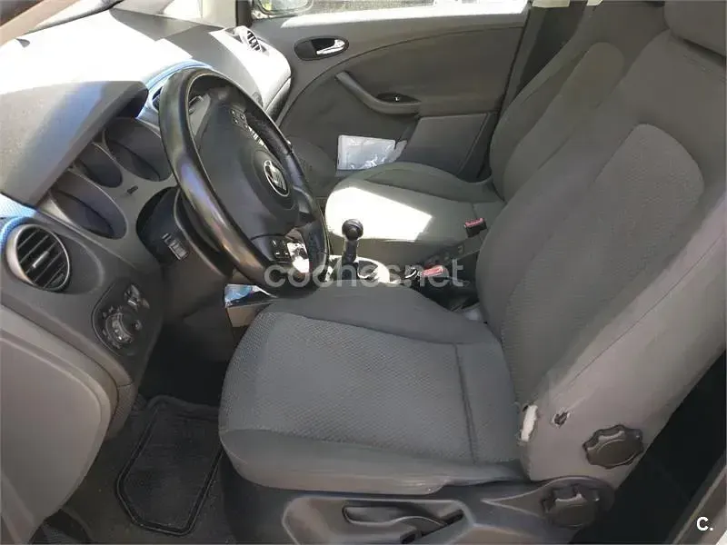 Usado Seat Altea Stylance 105 CV (77 kW) 2004 Gris / plata Monovolumen
