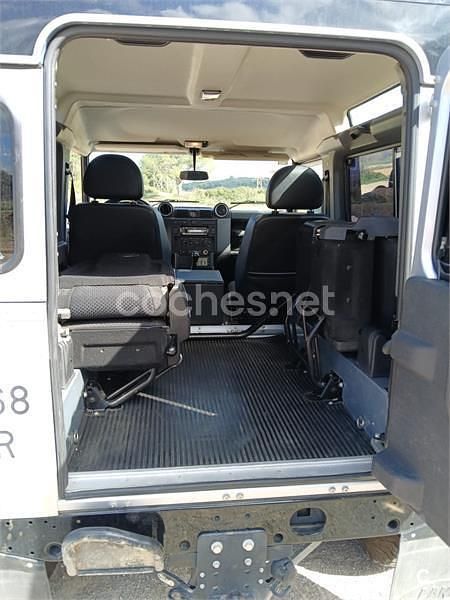 Usado Land Rover Defender 122 CV (89 kW) 2014 Gris / plata Familiar