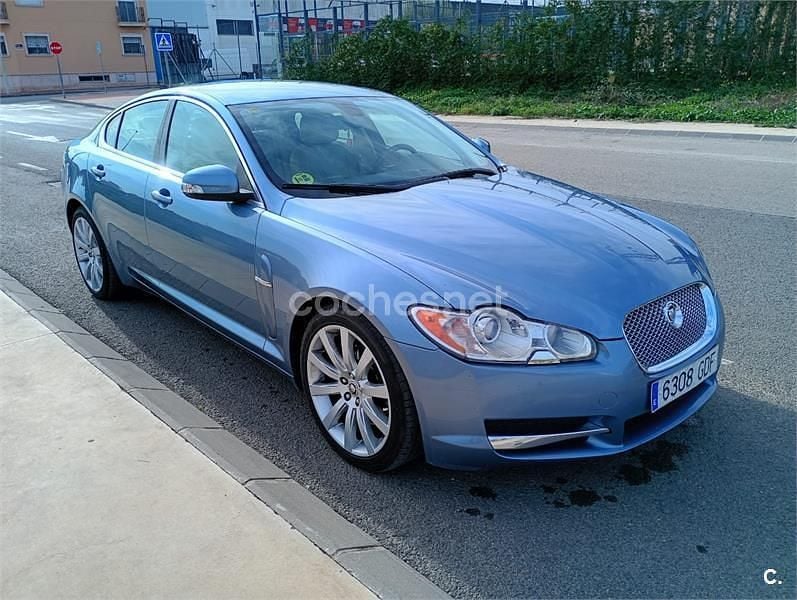 Gris / plata Usado 2008 Jaguar XF Premium Luxury Berlina | 7900 € (Precio justo) - Imagen 1/4