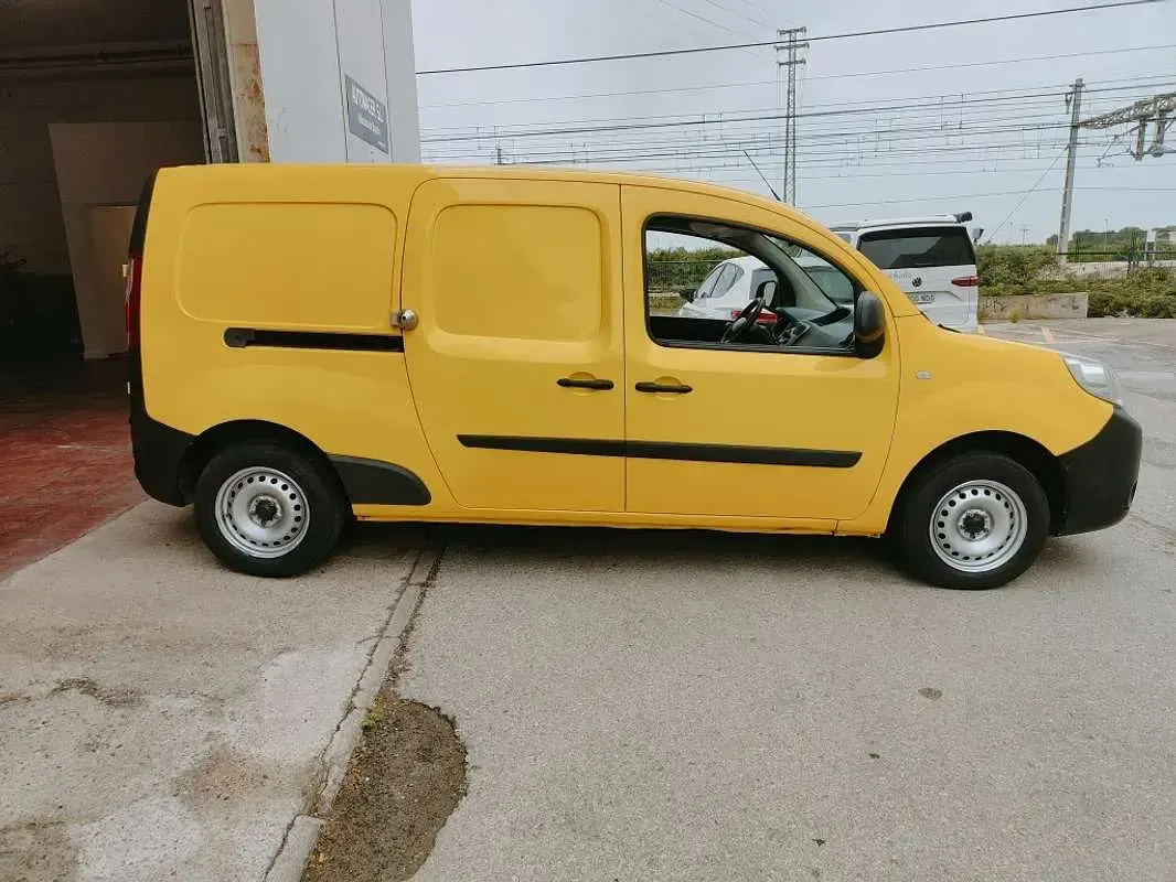 Usado Renault Kangoo 95 CV (69 kW) 2021 Amarillo Monovolumen