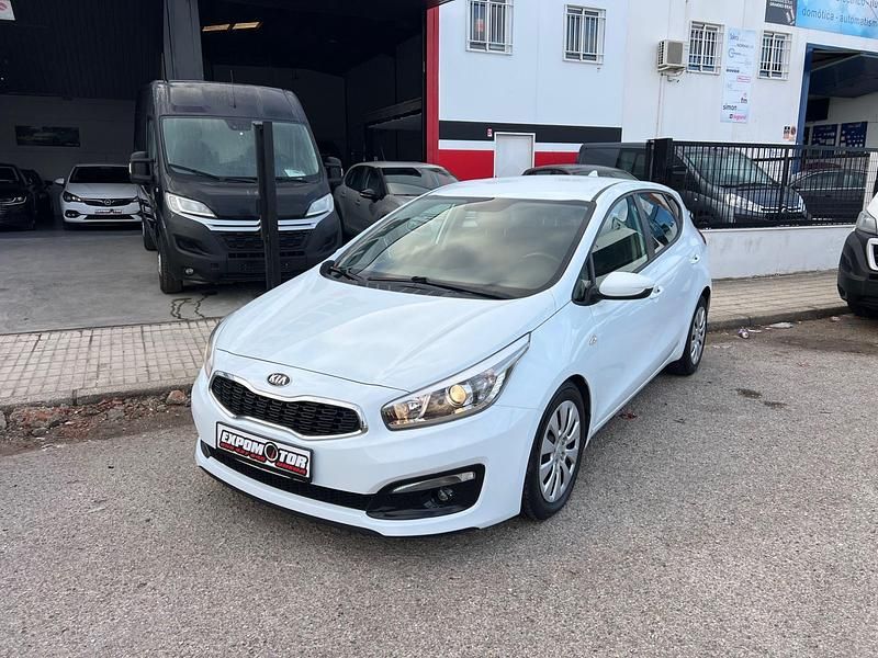 Blanco Usado 2017 Kia Ceed GT | 9999 € (Precio justo) - Imagen 1/4